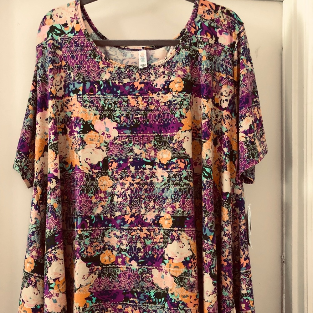 NWT!! LuLaRoe ‘Perfect-T’, t-shirt, size 3X